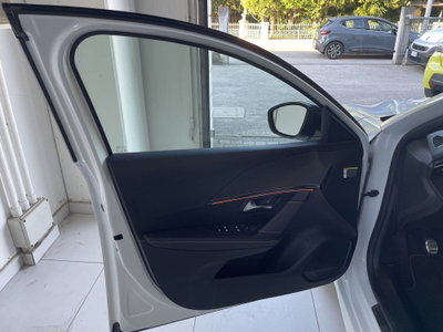 Peugeot 208 PureTech 100 Stop&Start 5 porte GT (9)