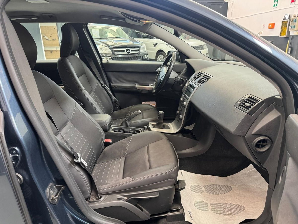 Volvo V50 2.0 D cat Summum (5)
