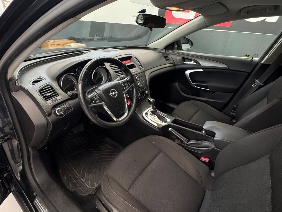 Opel Insignia Station Wagon CDTI 160CV Sports Cosmo (12)