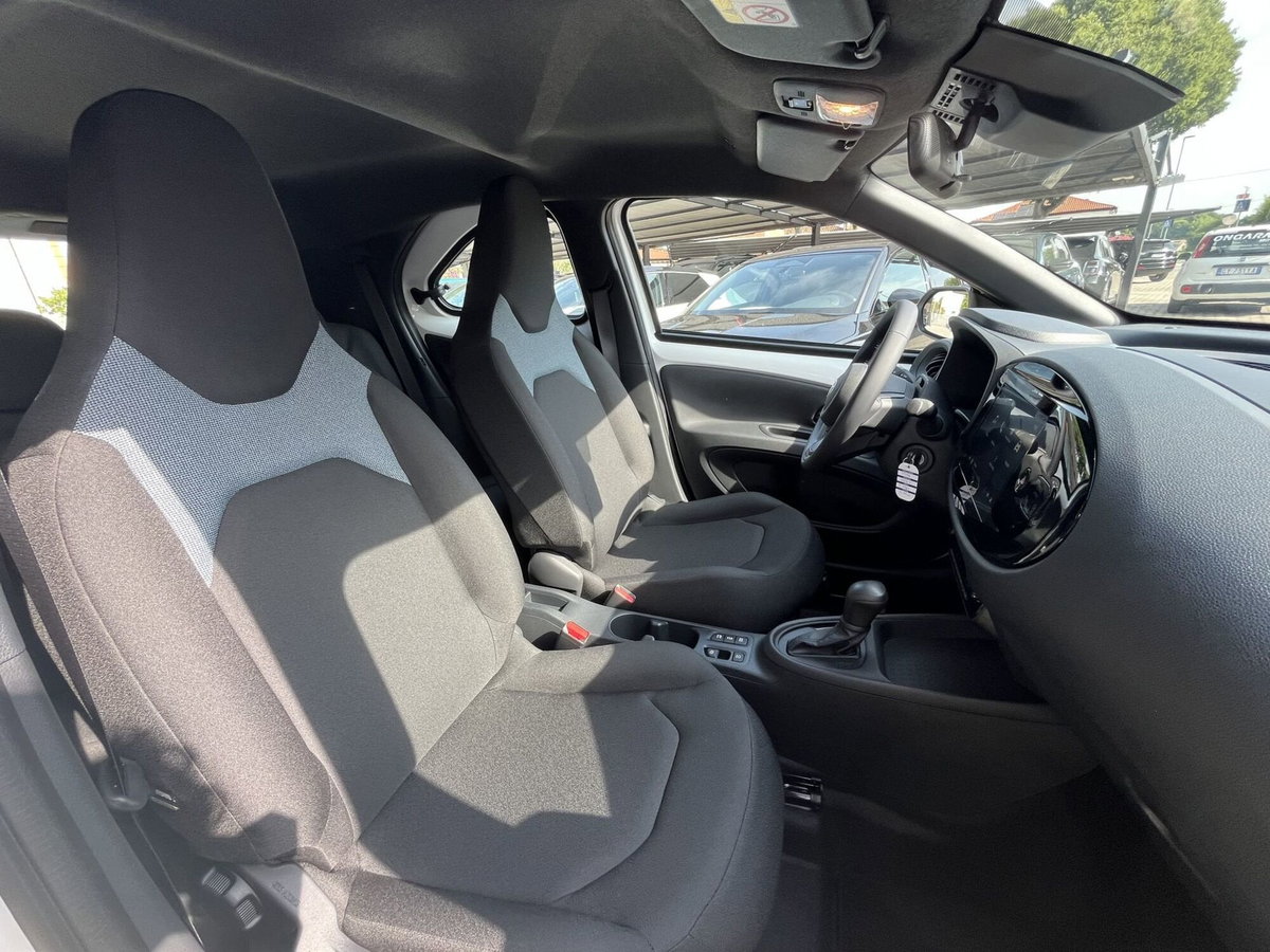 Toyota Aygo X 1.5 hybrid e-cvt (9)