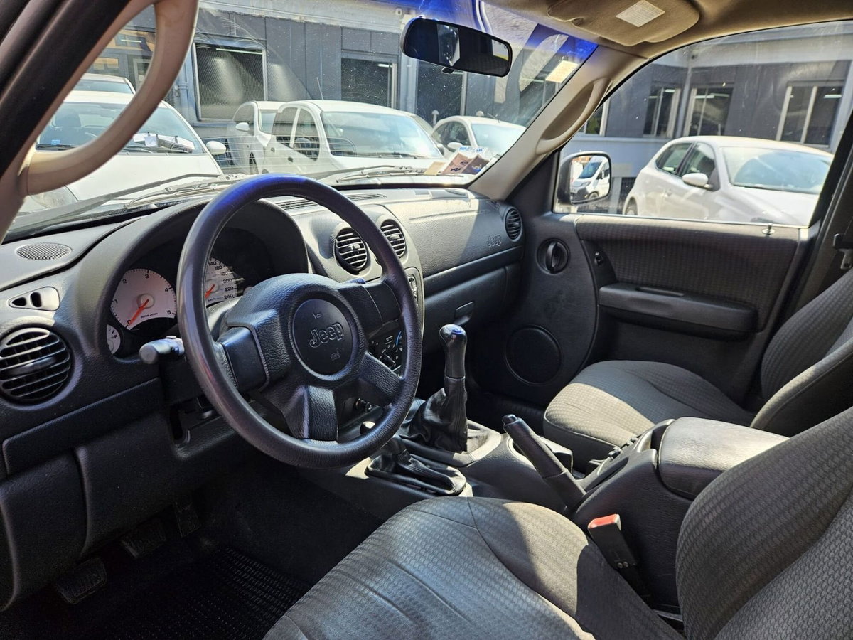 Jeep Cherokee 2.5 CRD Sport (6)