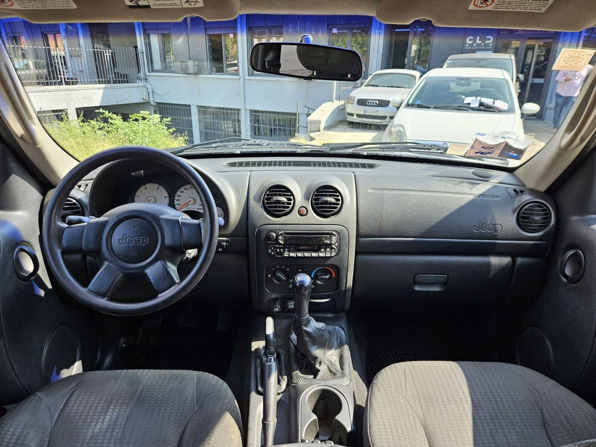 Jeep Cherokee 2.5 CRD Sport (8)