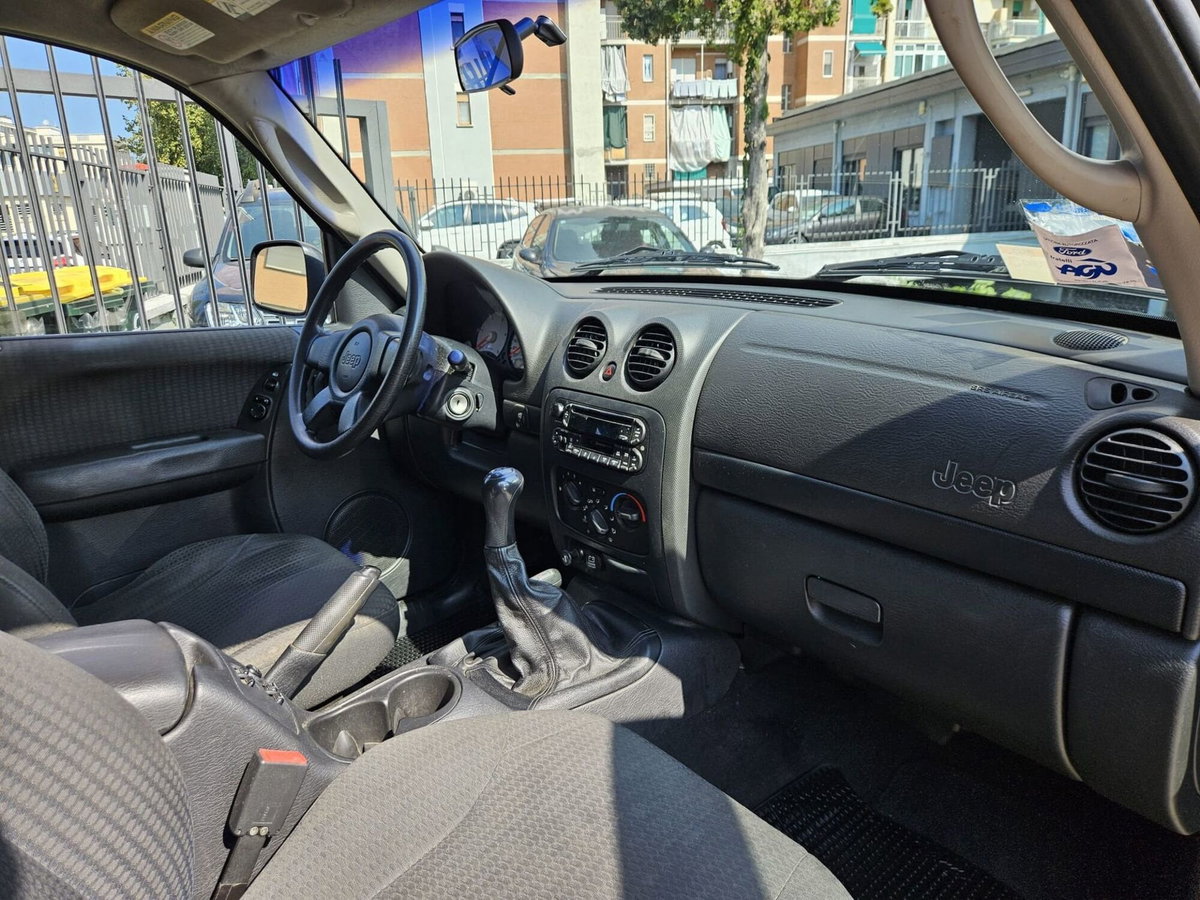 Jeep Cherokee 2.5 CRD Sport (9)