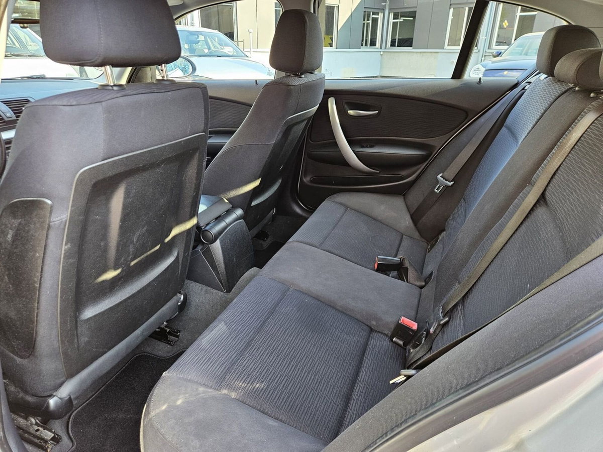 BMW Serie 1 116i cat 5 porte Futura (8)