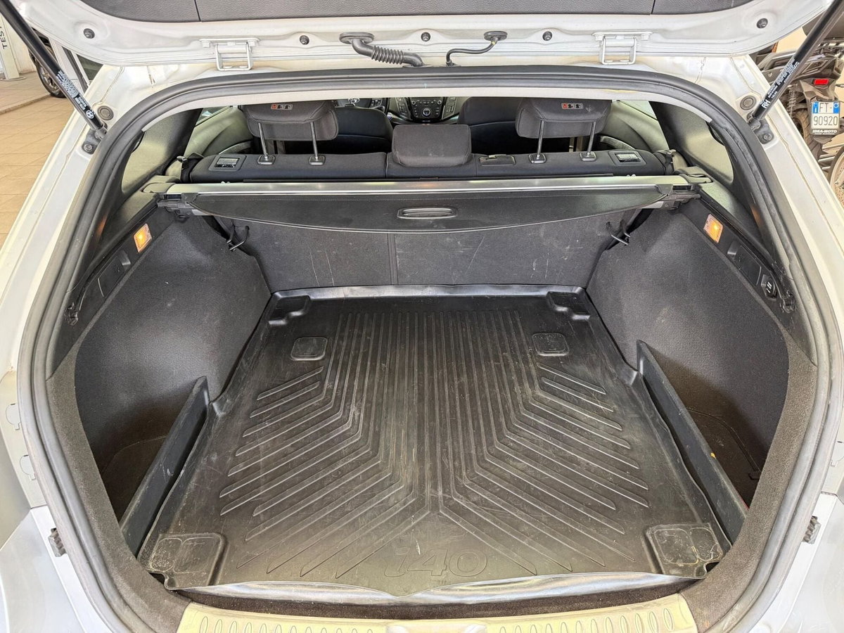 Hyundai i40 Station Wagon 1.7 CRDi 141 CV 7DCT Business (16)