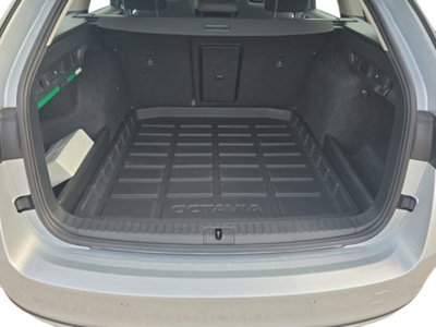 Skoda Octavia Station Wagon 2.0 TDI EVO SCR 150 CV DSG 4x4 Wagon Executive (8)