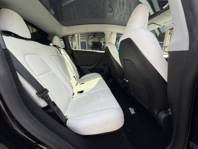 Tesla Model Y Long Range awd (10)