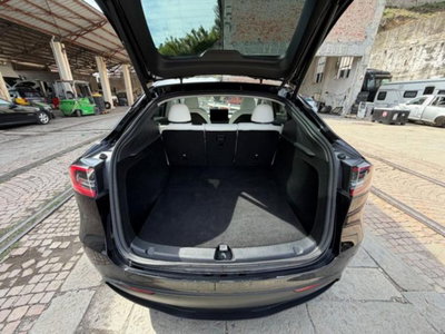 Tesla Model Y Long Range awd (11)