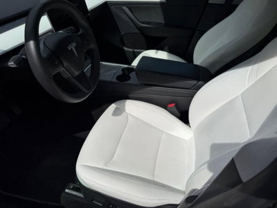 Tesla Model Y Long Range awd (14)