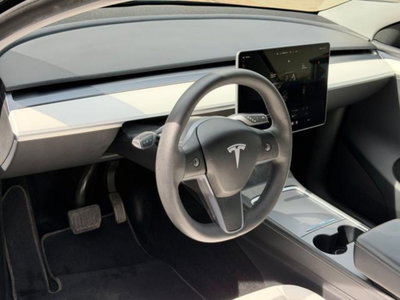 Tesla Model Y Long Range awd (15)