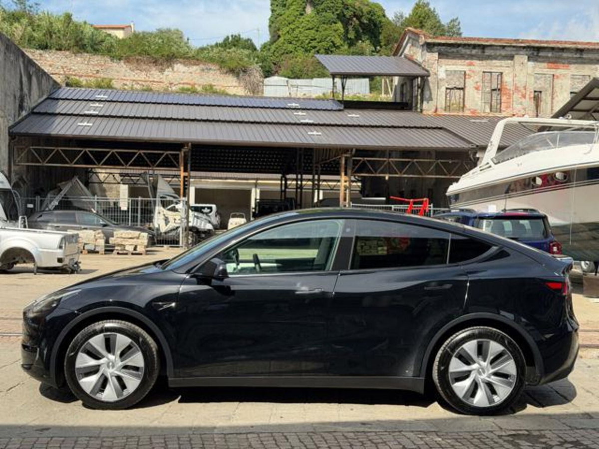 Tesla Model Y Long Range awd (4)