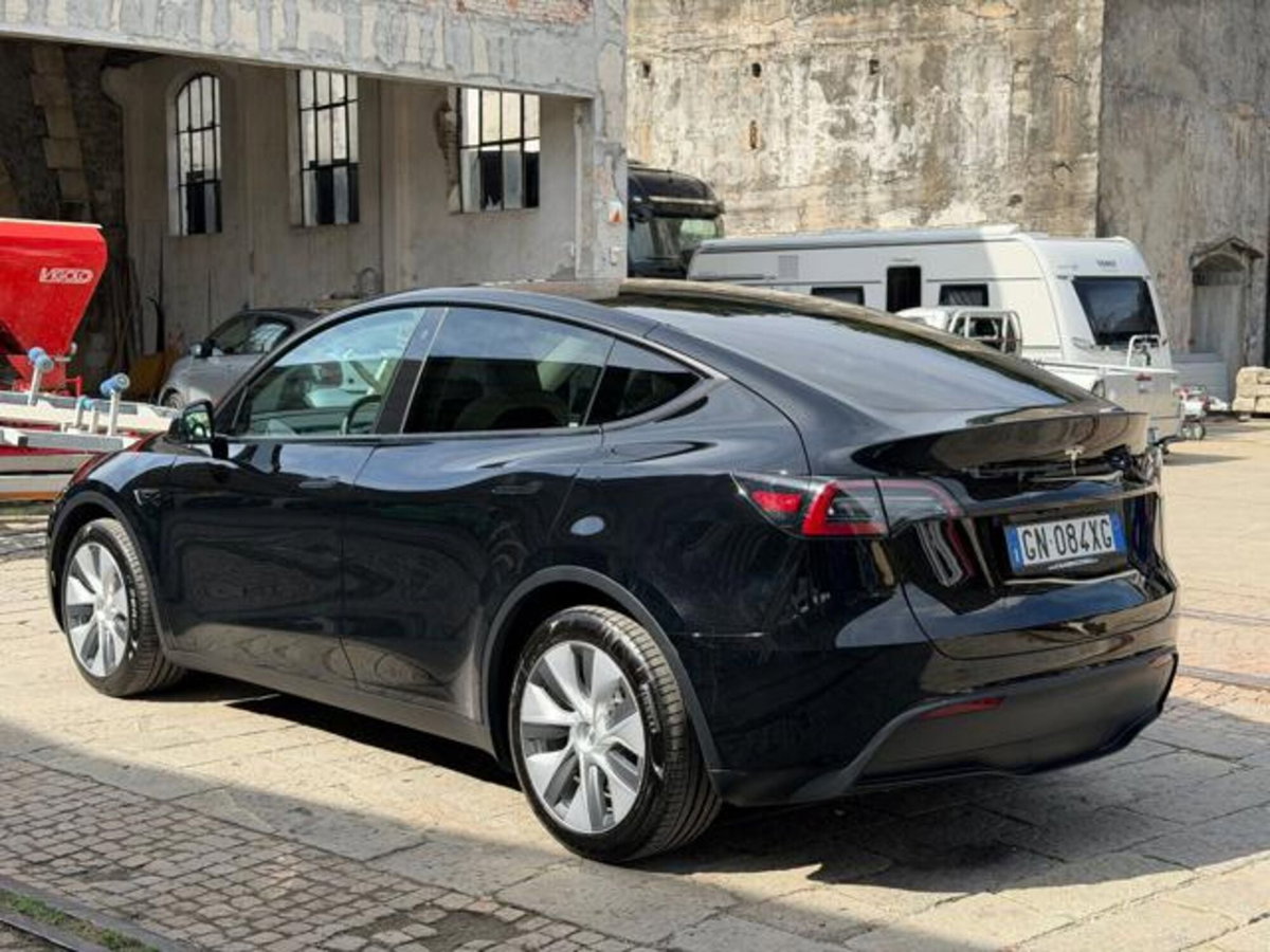 Tesla Model Y Long Range awd (5)