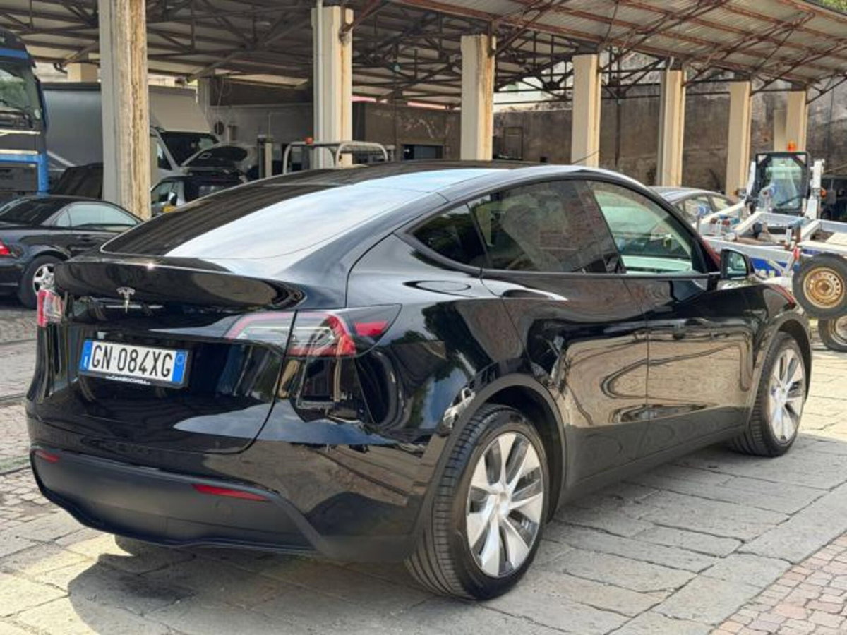 Tesla Model Y Long Range awd (7)