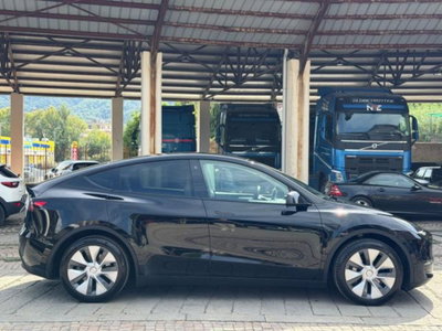 Tesla Model Y Long Range awd (8)