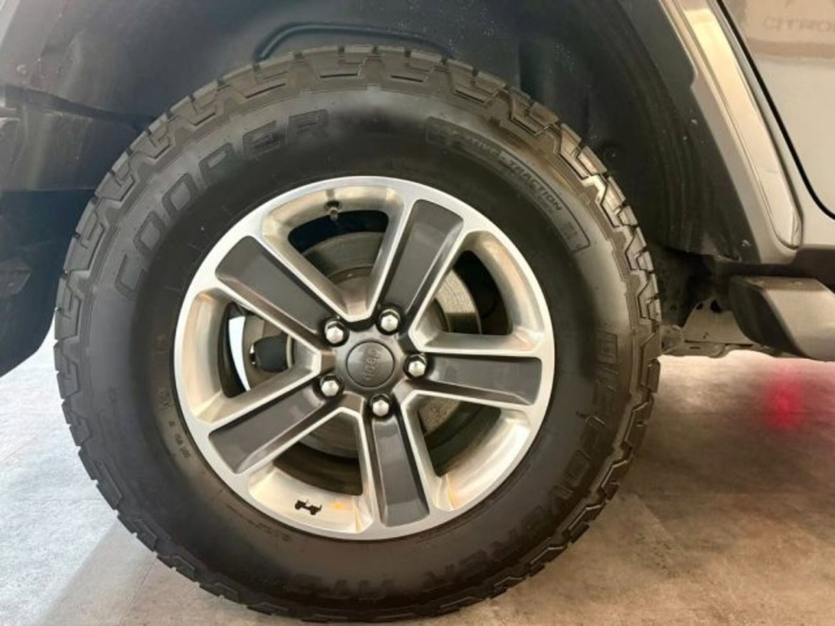 Jeep Wrangler 2.2 Mjt II Sahara (12)