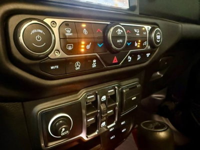 Jeep Wrangler 2.2 Mjt II Sahara (19)