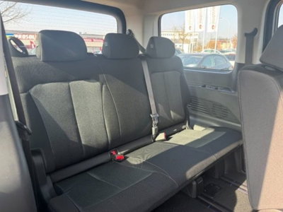 Hyundai Staria 1.6 hev 2wd auto (14)