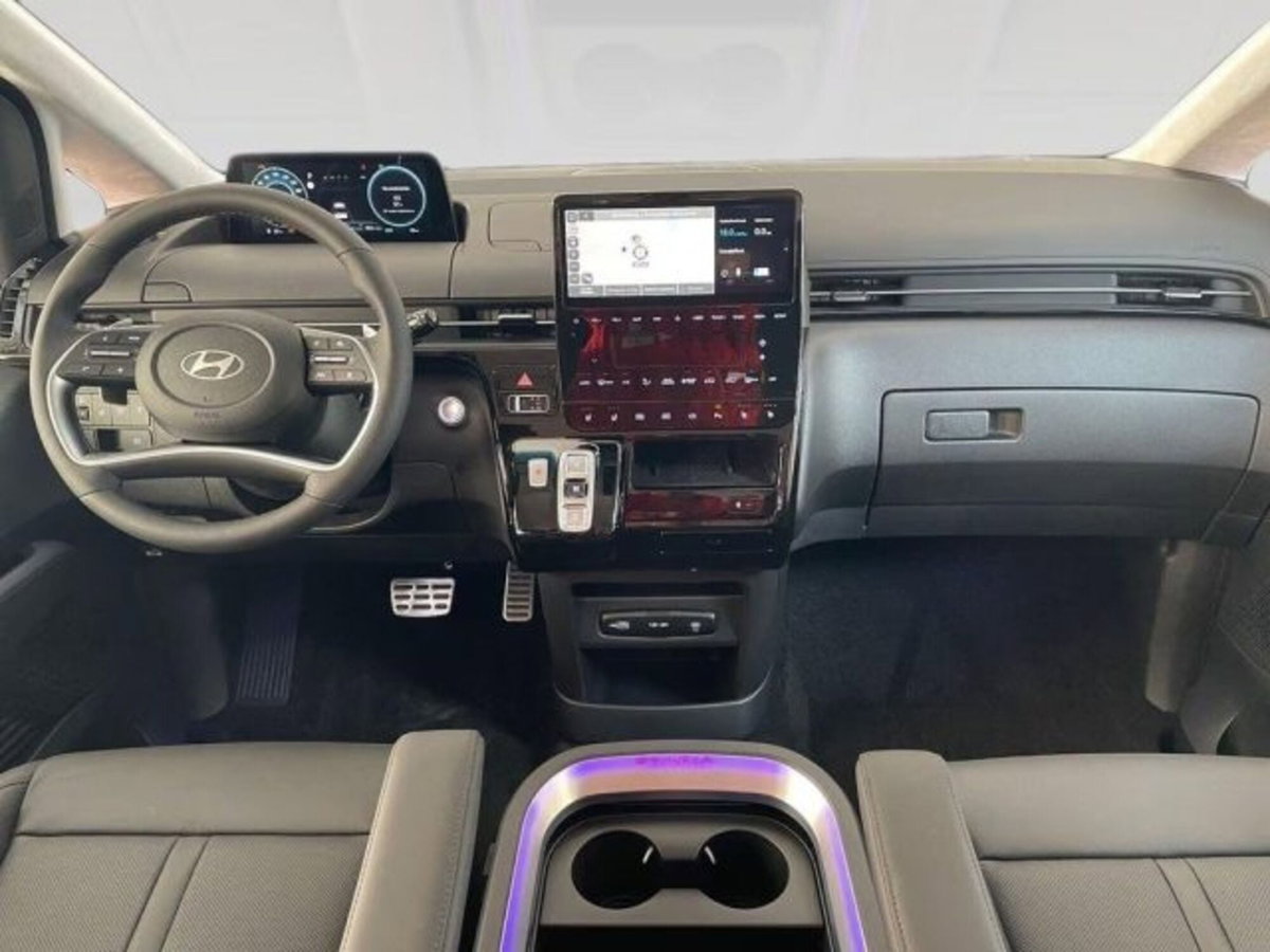 Hyundai Staria 1.6 hev 2wd auto (11)