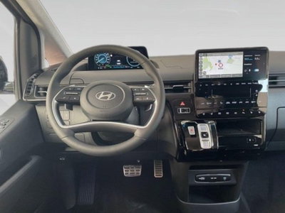 Hyundai Staria 1.6 hev 2wd auto (12)