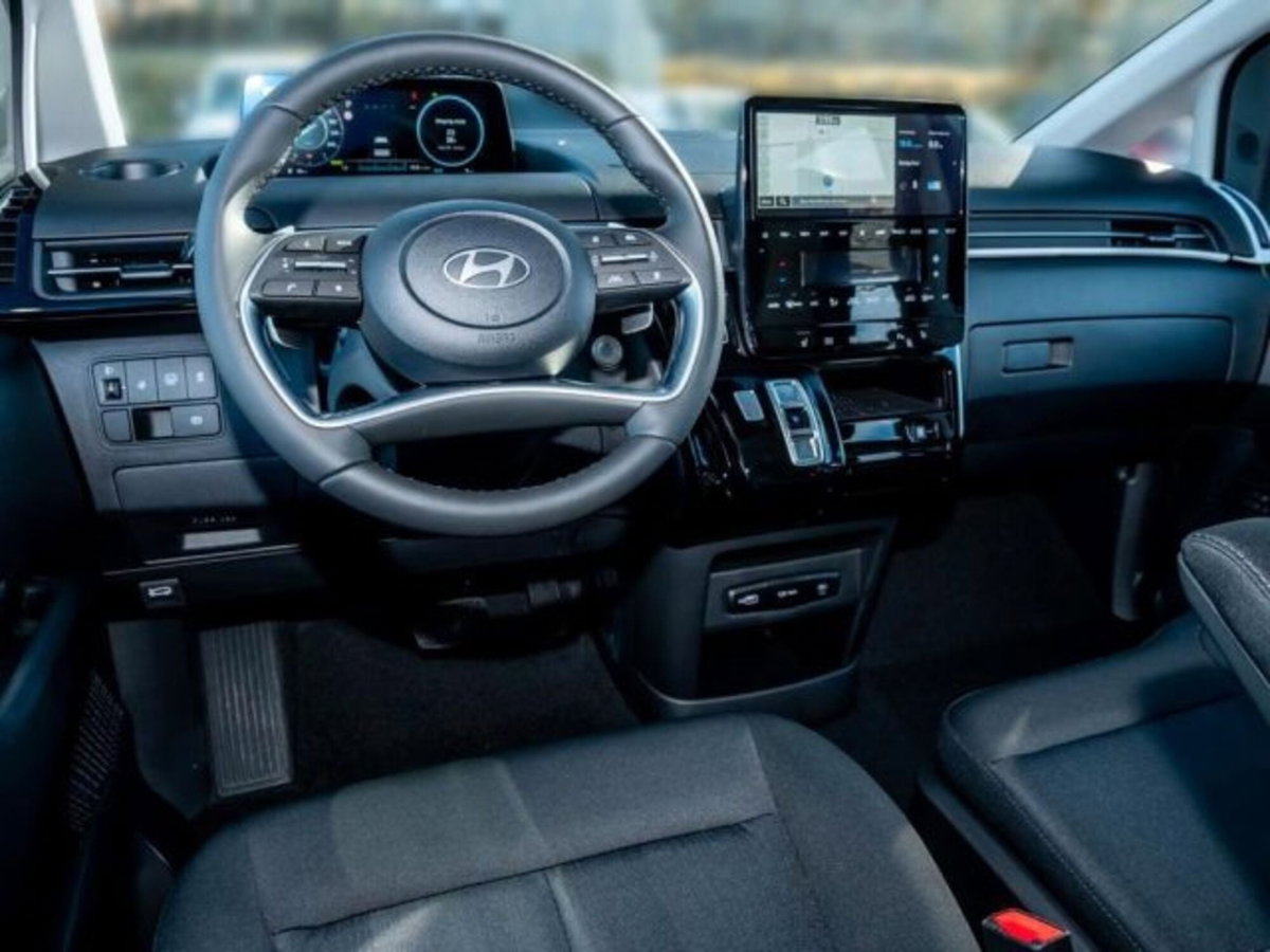 Hyundai Staria 1.6 hev 2wd auto (11)