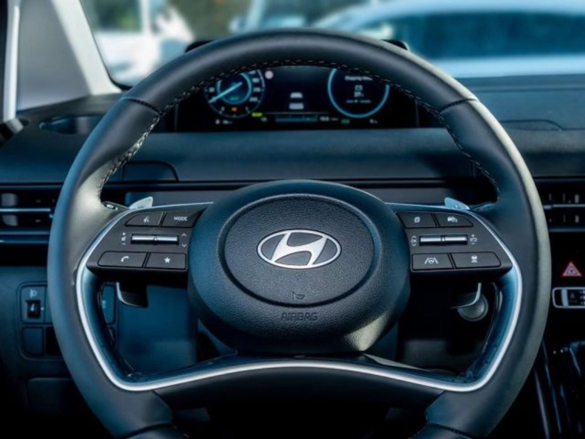 Hyundai Staria 1.6 hev 2wd auto (8)