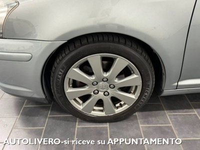 Toyota Avensis Station Wagon 2.2 D-4D 16V Station Wagon (5)