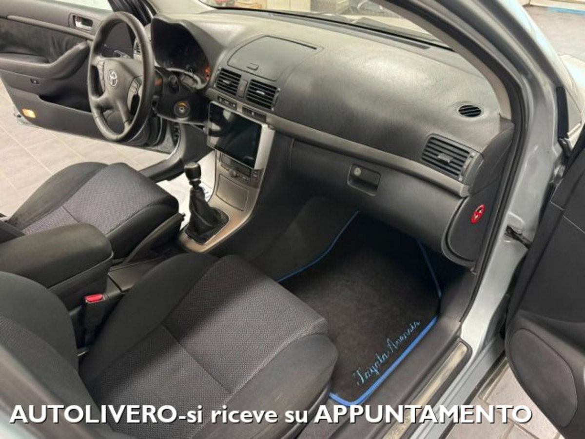 Toyota Avensis Station Wagon 2.2 D-4D 16V Station Wagon (8)