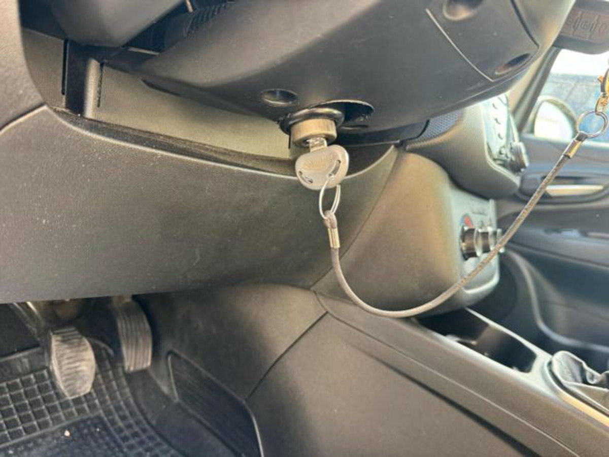 Fiat Punto Evo 1.3 Mjt 95 CV DPF 5 porte S&S Dualogic Dynamic (9)