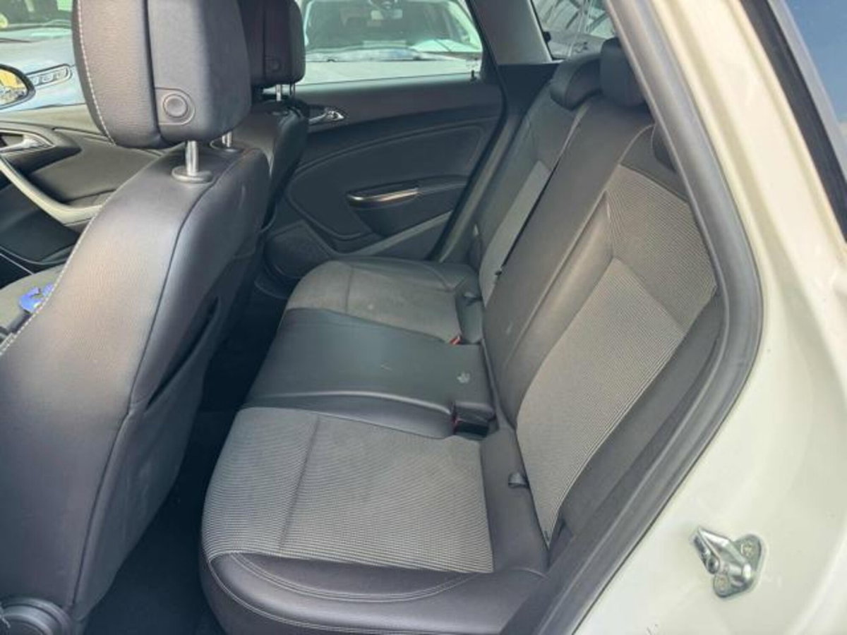 Opel Astra Station Wagon 1.7 CDTI 110CV Sports Cosmo (13)