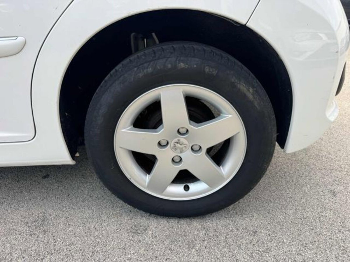 Peugeot 207 HDi 70CV 5p. Active (13)