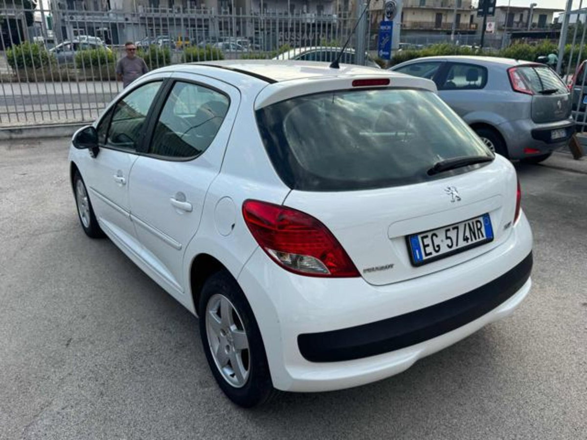 Peugeot 207 HDi 70CV 5p. Active (6)