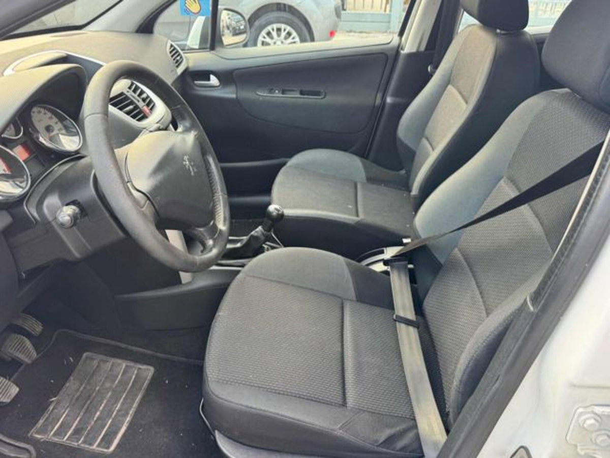 Peugeot 207 HDi 70CV 5p. Active (8)
