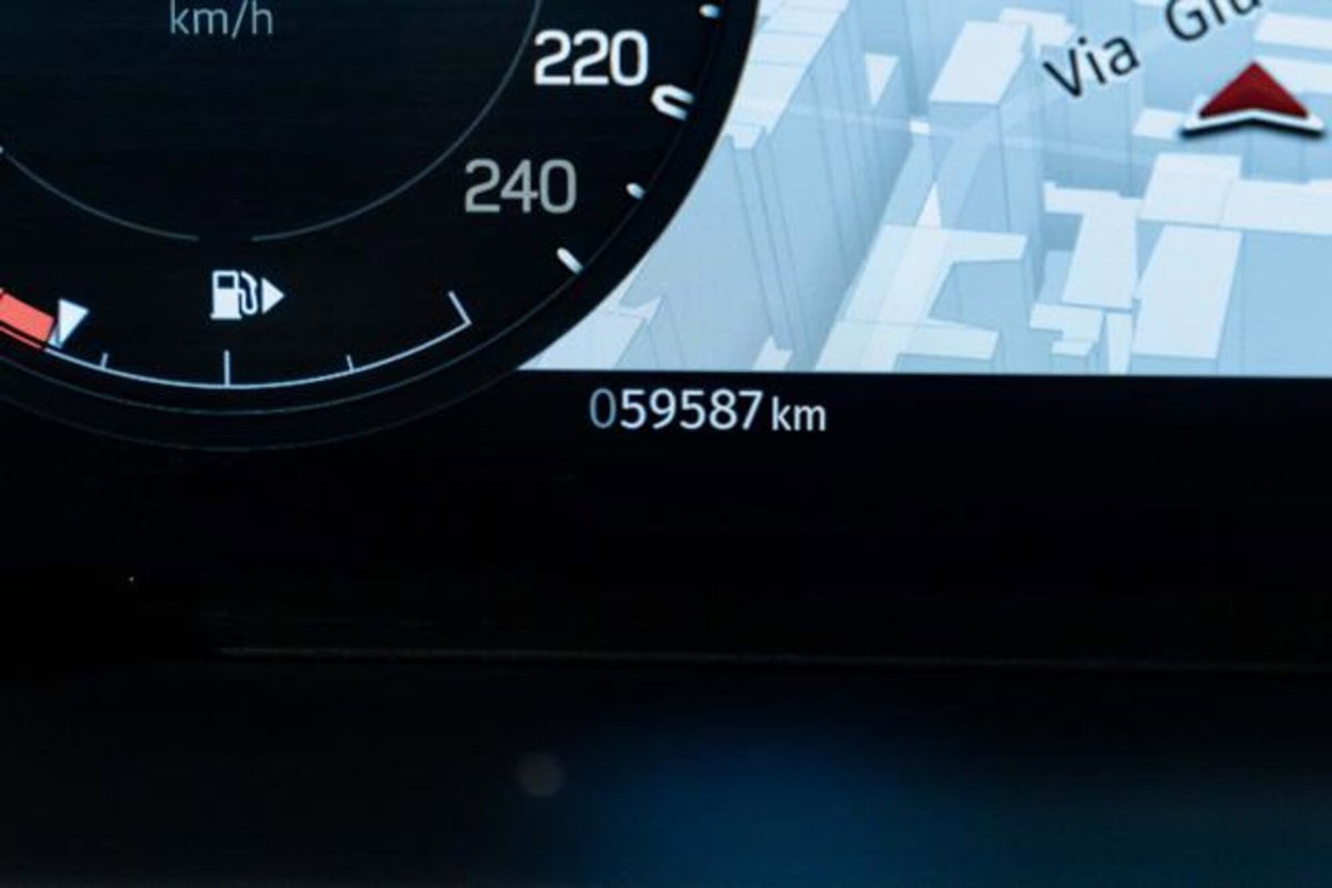 Land Rover Defender 110 3.0D I6 300 CV AWD Auto 75th Limited Edition (13)