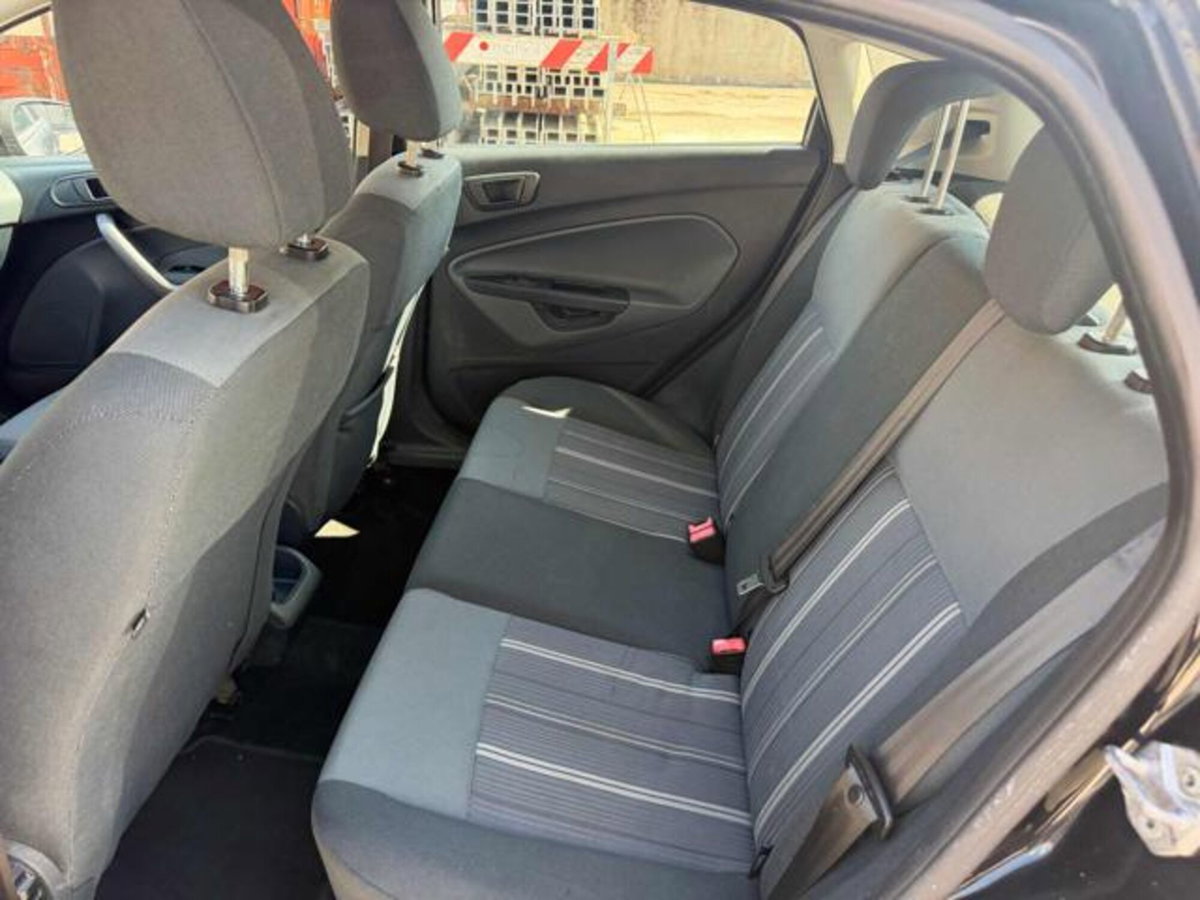 Ford Fiesta 1.4 TDCi 68CV 5 porte Titanium (7)