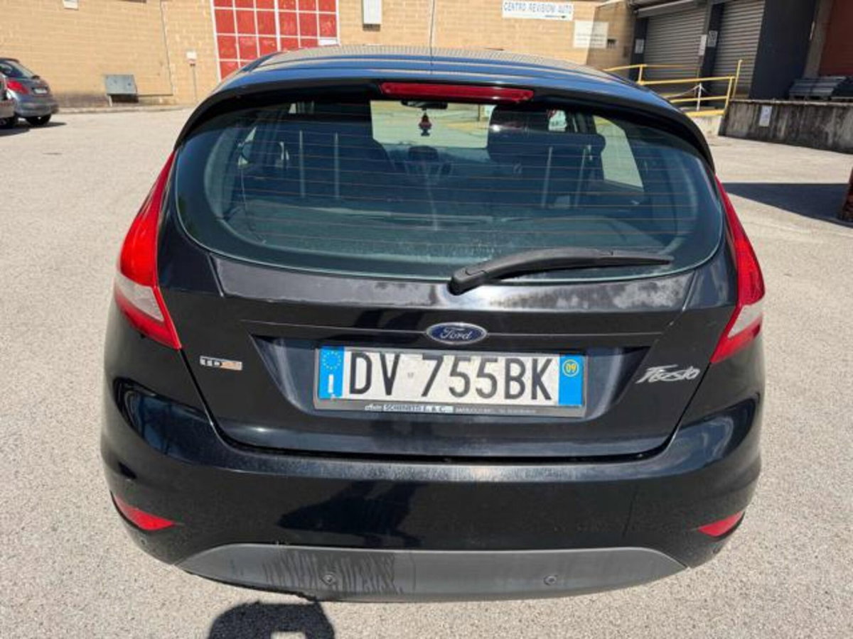Ford Fiesta 1.4 TDCi 68CV 5 porte Titanium (8)