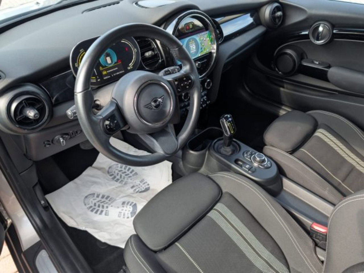 MINI Mini Cooper SE Essential (9)