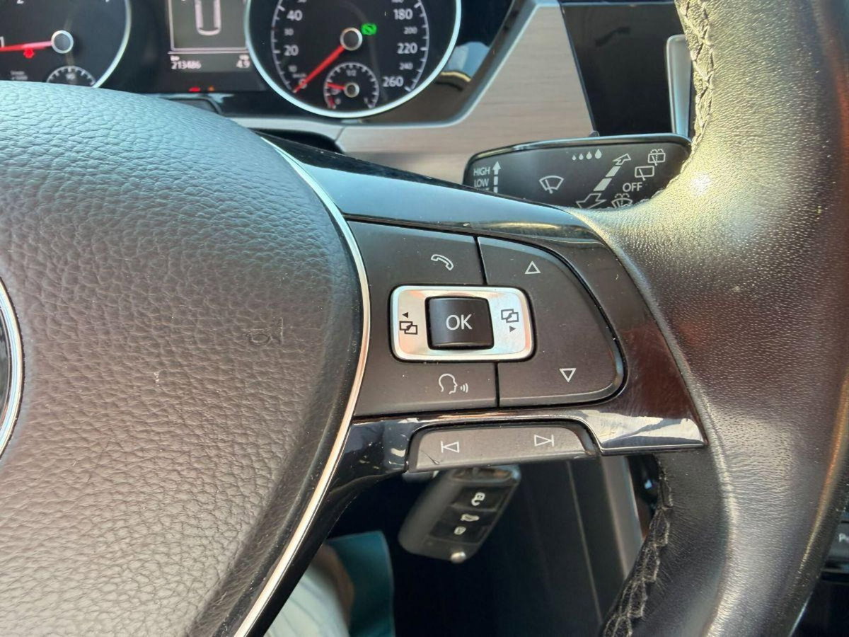 Volkswagen Touran 1.6 TDI DSG Business BlueMotion Technology (13)