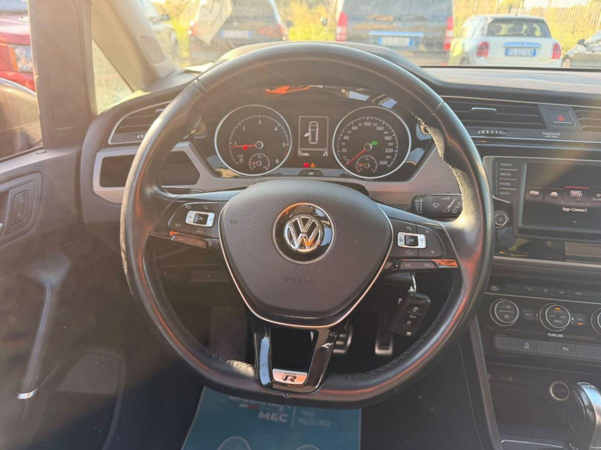 Volkswagen Touran 1.6 TDI DSG Business BlueMotion Technology (18)