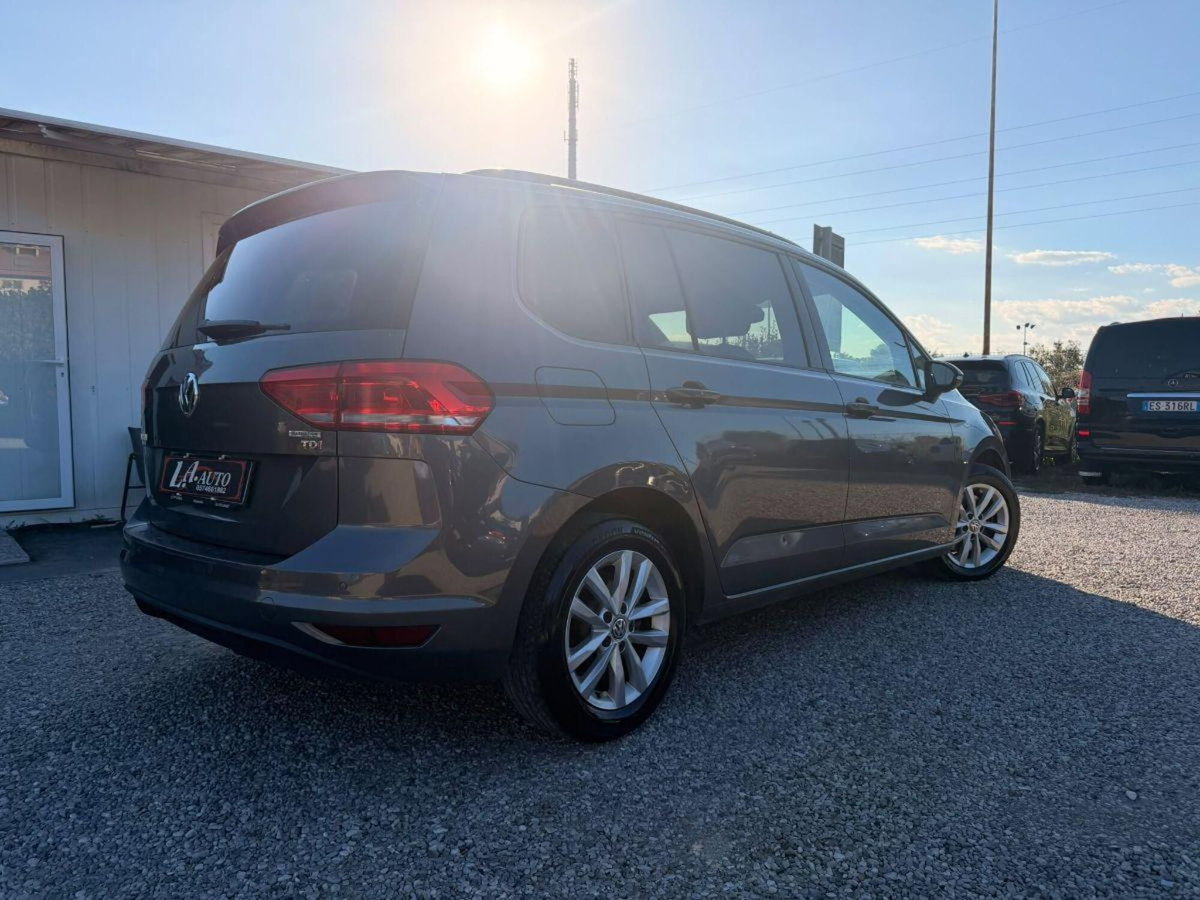 Volkswagen Touran 1.6 TDI DSG Business BlueMotion Technology (4)