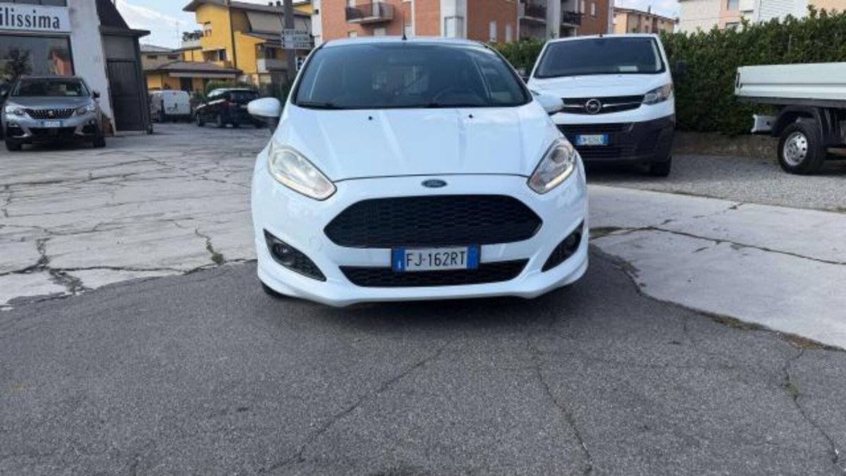 Ford Fiesta 1.5 TDCi 75CV 3 porte ST-Line (2)
