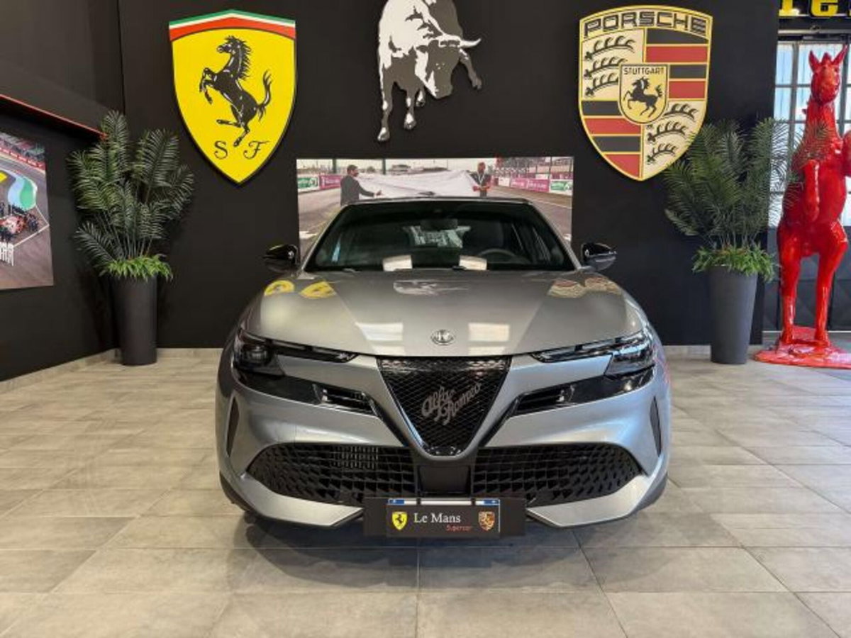 Alfa Romeo Junior 1.2 ibrida Q4 Intensa 145cv edct6 (2)