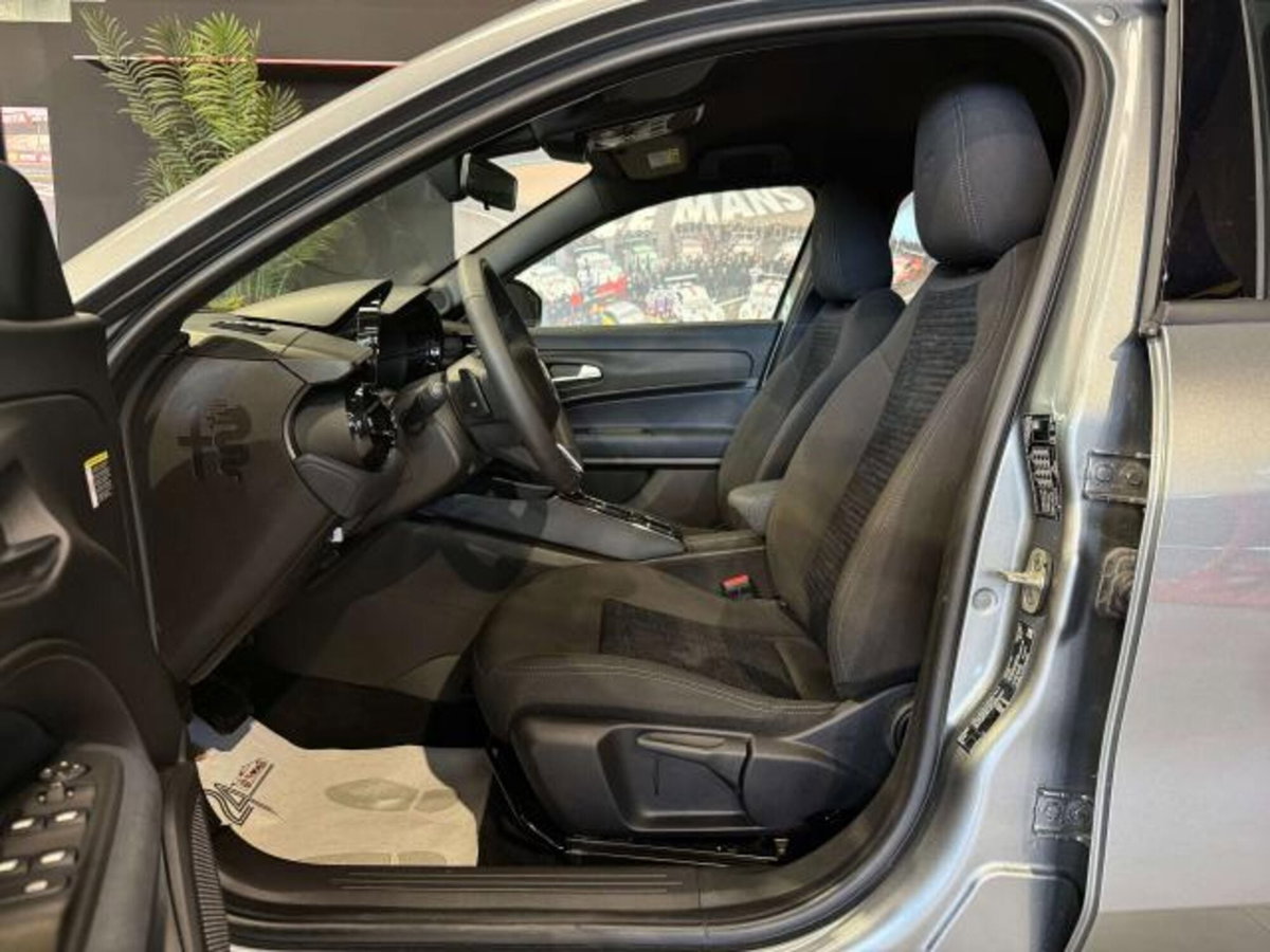 Alfa Romeo Junior 1.2 ibrida Q4 Intensa 145cv edct6 (9)