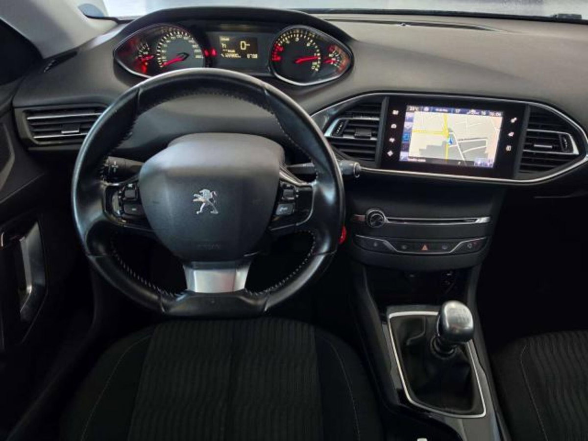 Peugeot 308 BlueHDi 120 S&S Allure (11)