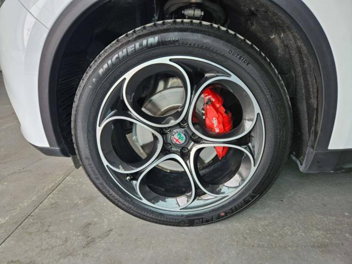 Alfa Romeo Stelvio 2.2 t Intensa Q4 210cv auto (15)