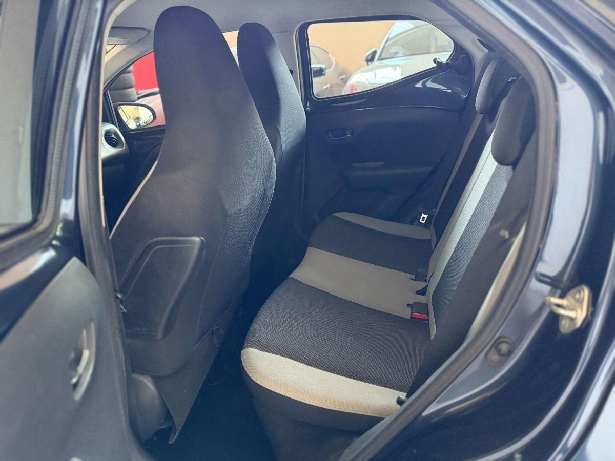 Toyota Aygo 1.0 VVT-i 69 CV 5 porte x-play TSS MMT (10)