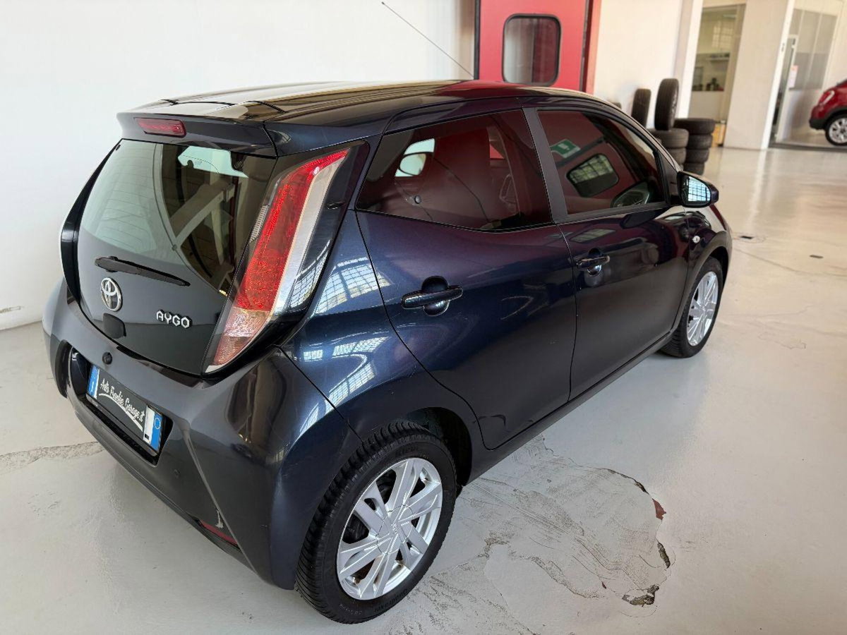 Toyota Aygo 1.0 VVT-i 69 CV 5 porte x-play TSS MMT (13)