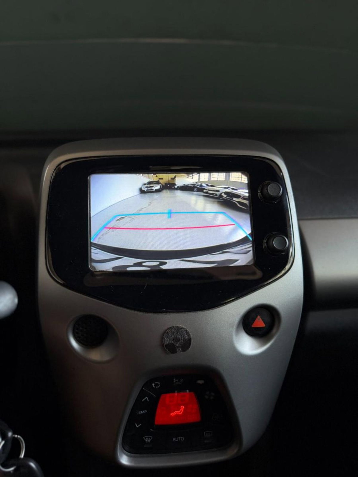 Toyota Aygo 1.0 VVT-i 69 CV 5 porte x-play TSS MMT (7)