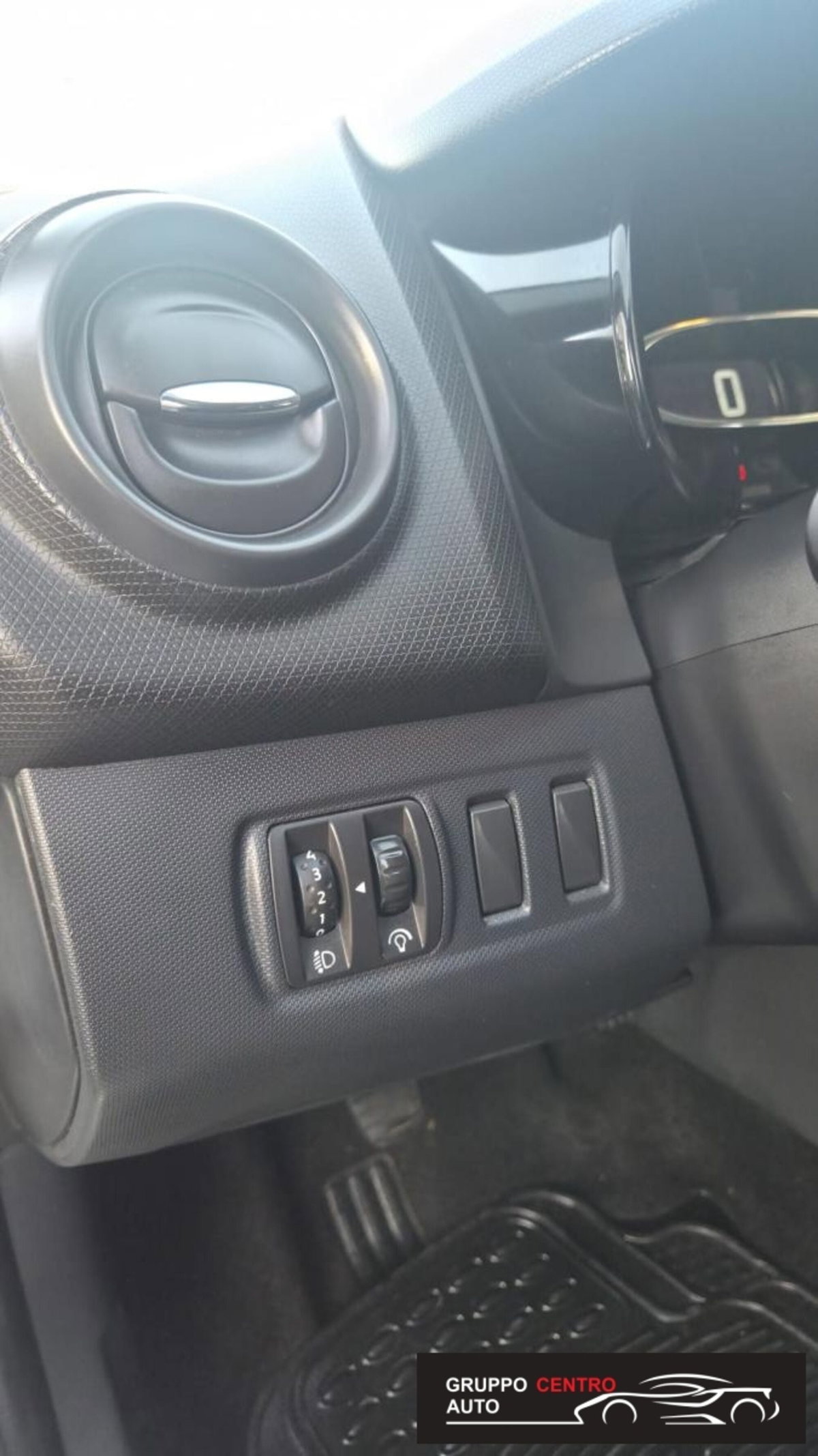 Renault Clio 1.5 dCi 75CV 5 porte Confort (11)