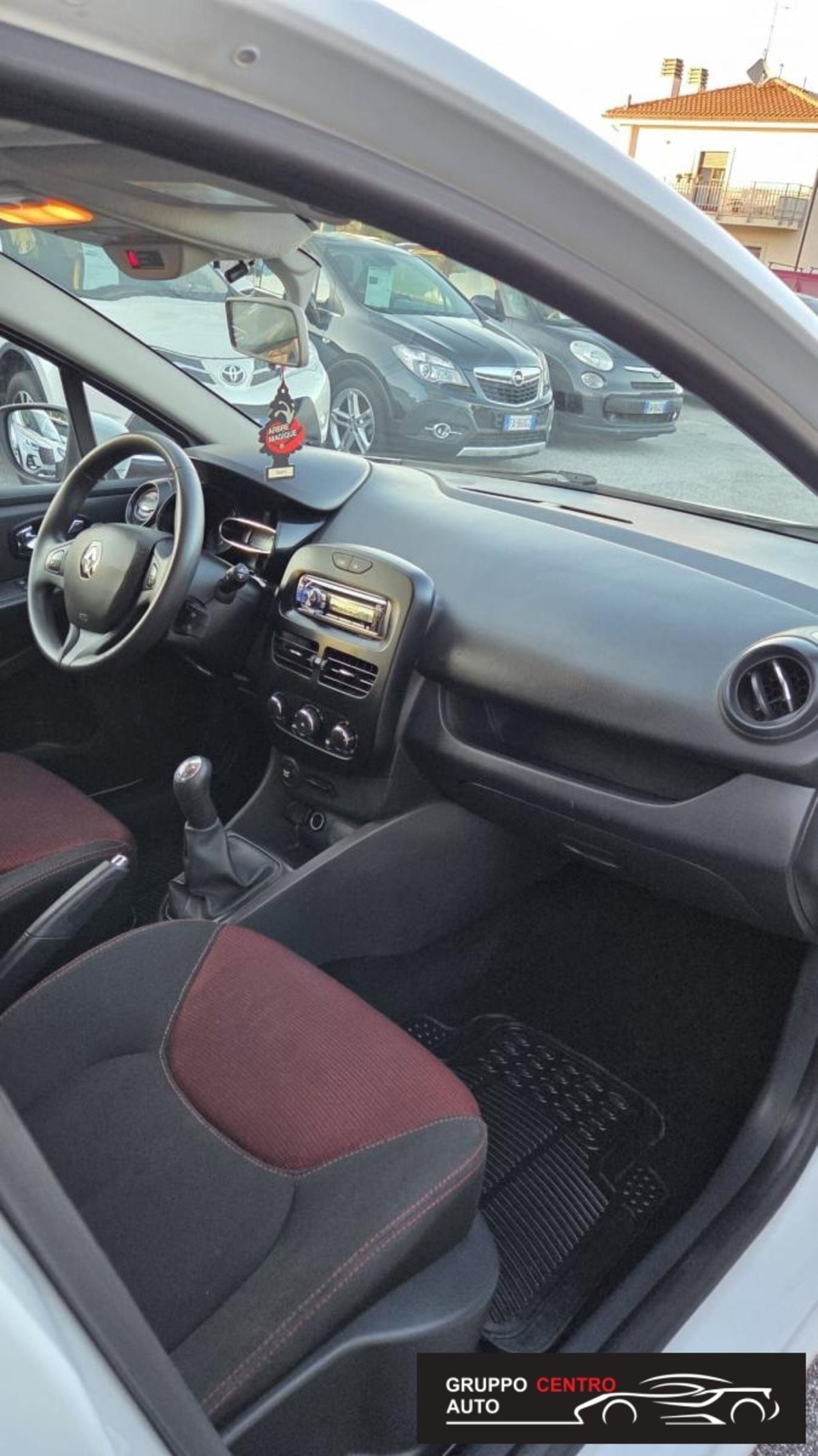 Renault Clio 1.5 dCi 75CV 5 porte Confort (15)