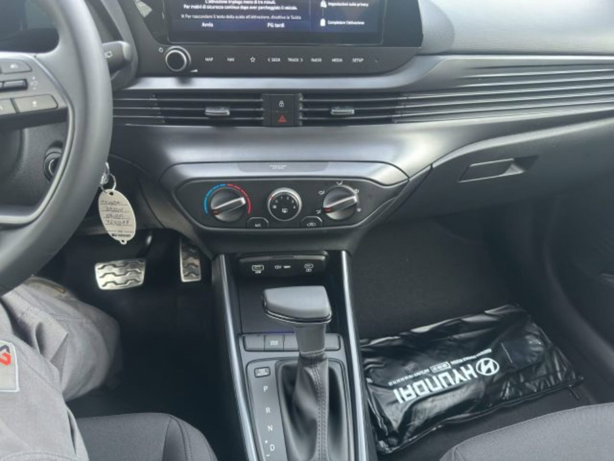 Hyundai Bayon 1.0 t-gdi Business 90cv dct (13)